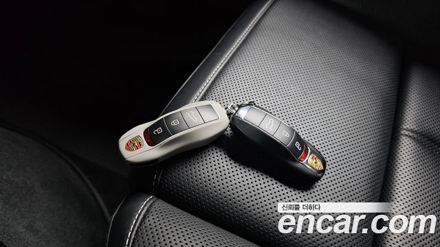 Porsche Macan 2023 — photo 21