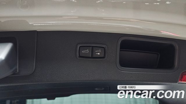 Porsche Macan 2023 — photo 23