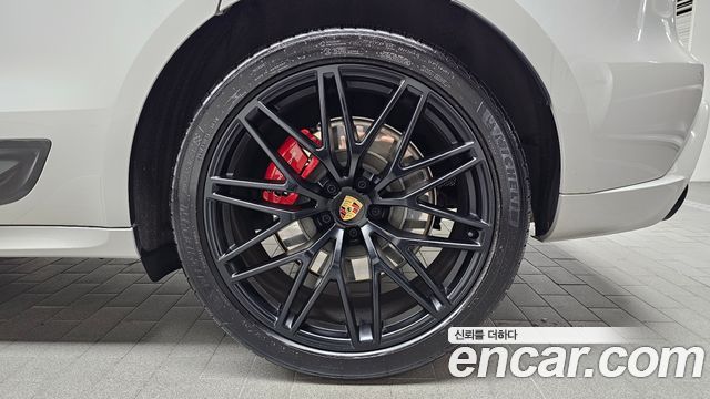 Porsche Macan 2023 — photo 7