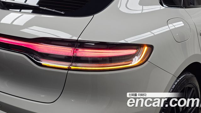Porsche Macan 2023 — photo 9