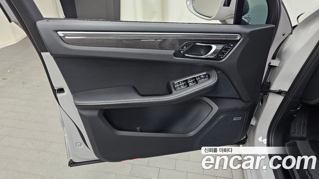 Porsche Macan 2023 — photo 14