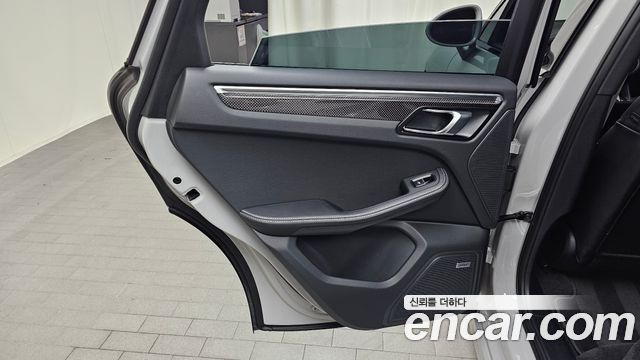Porsche Macan 2023 — photo 15