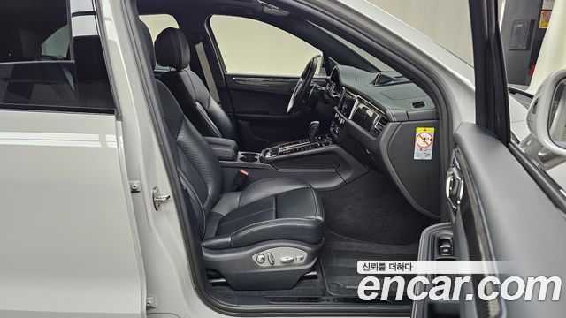 Porsche Macan 2023 — photo 16