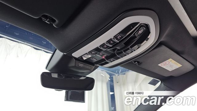 Porsche Macan 2023 — photo 27