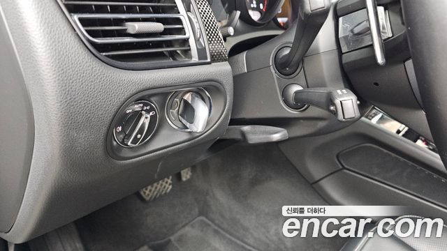 Porsche Macan 2023 — photo 28