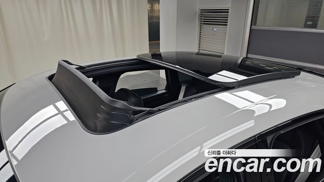 Porsche Macan 2023 — photo 30