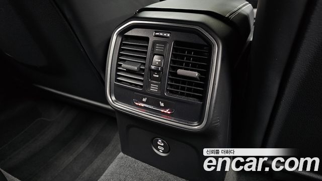 Porsche Macan 2023 — photo 31