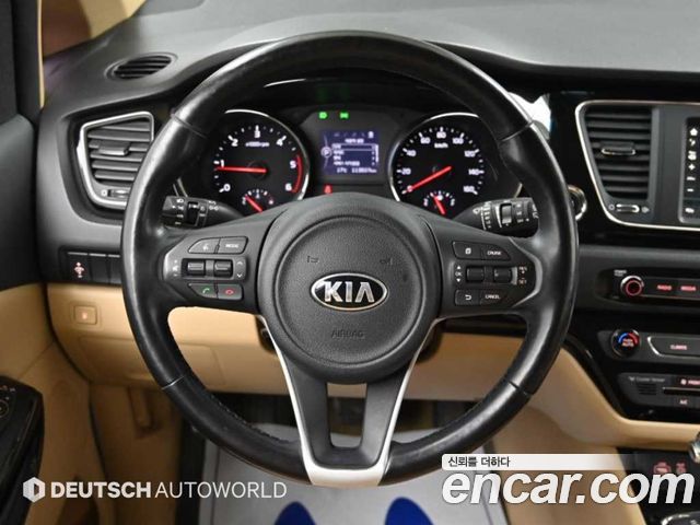 Kia Canival 2018 — photo 13