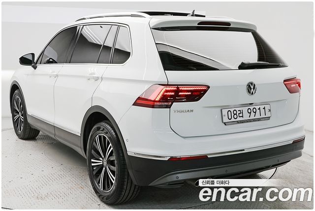 Volkswagen Tiguan 2018 — photo 2