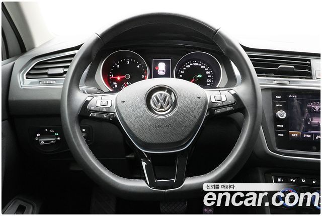 Volkswagen Tiguan 2018 — photo 12