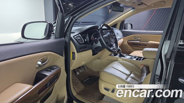 Kia Canival 2016 — photo 10