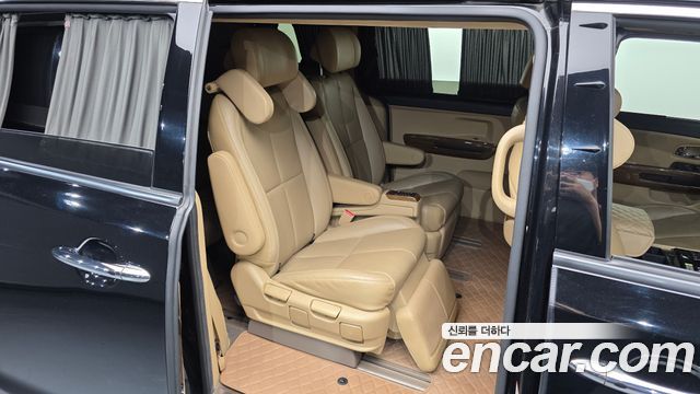 Kia Canival 2016 — photo 11