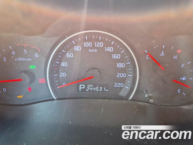 Kia Canival 2013 — photo 17