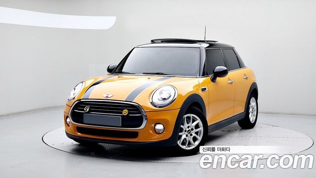 Mini Cooper 2018 — photo 1