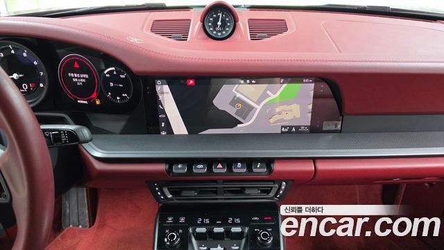 Porsche 911 2020 — photo 19