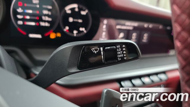 Porsche 911 2020 — photo 23