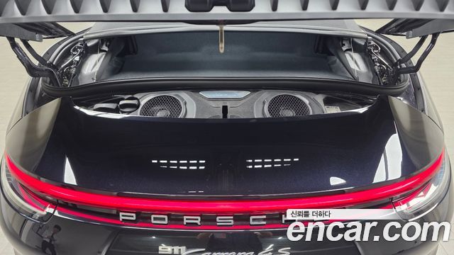 Porsche 911 2020 — photo 26