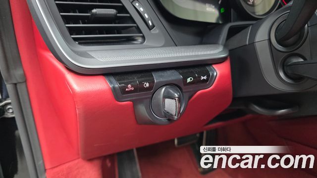 Porsche 911 2020 — photo 29
