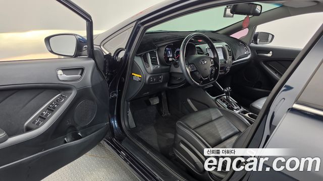 Kia K3 2016 — photo 13