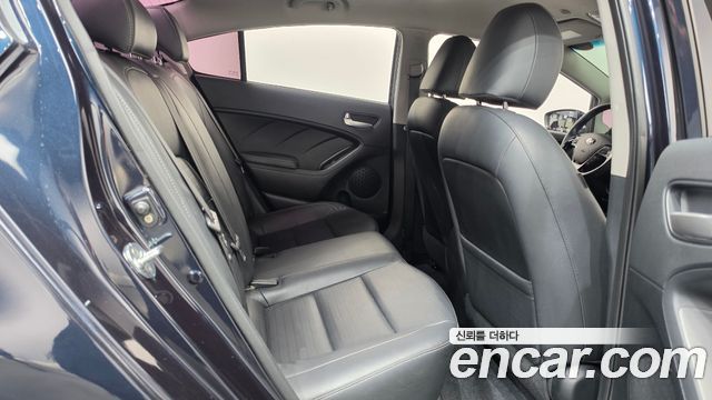 Kia K3 2016 — photo 17