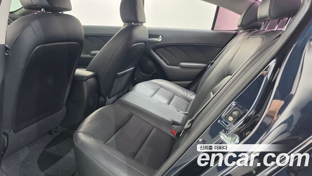 Kia K3 2016 — photo 24