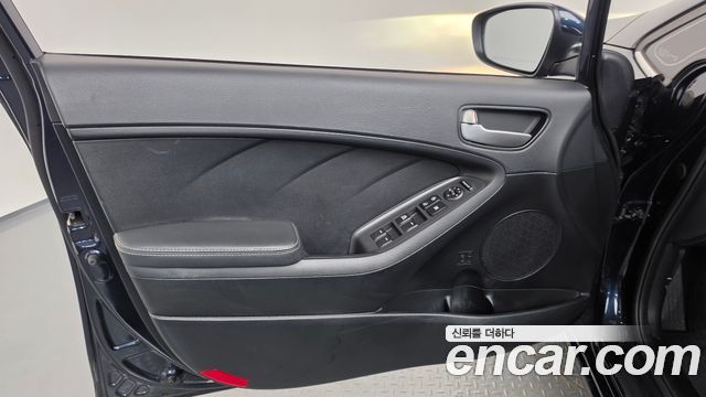 Kia K3 2016 — photo 14