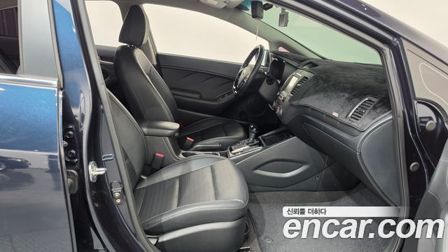 Kia K3 2016 — photo 16
