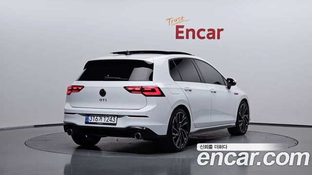 Volkswagen Golf 2023 — photo 2