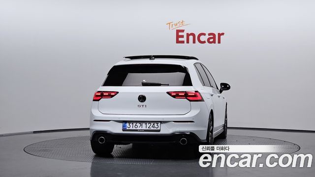 Volkswagen Golf 2023 — photo 4