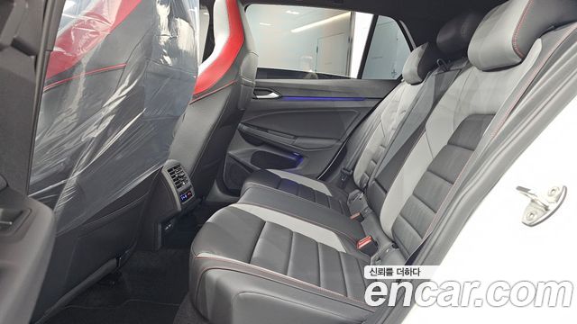 Volkswagen Golf 2023 — photo 12