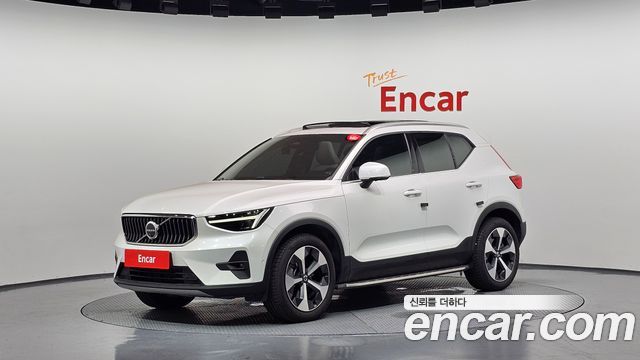 Volvo XC40 2025 — photo 1