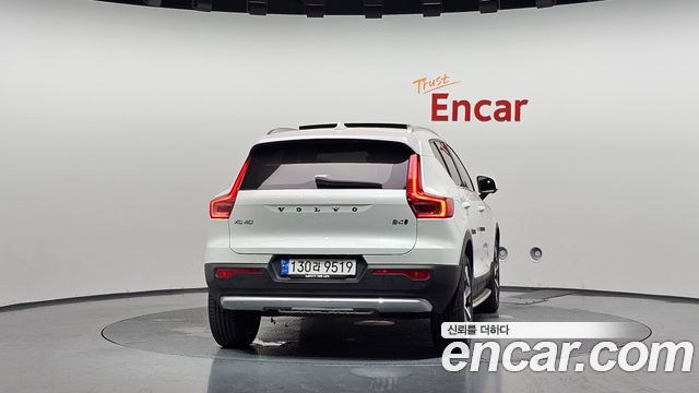 Volvo XC40 2025 — photo 4