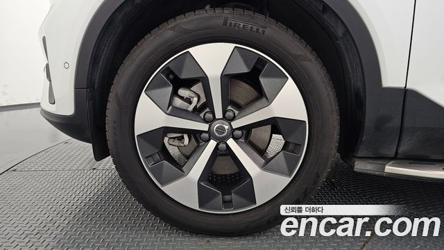 Volvo XC40 2025 — photo 5