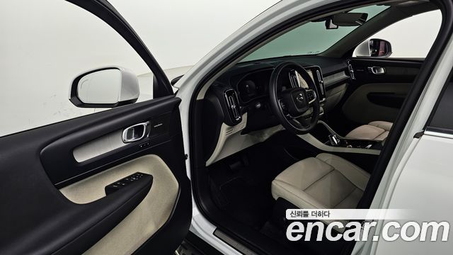 Volvo XC40 2025 — photo 13