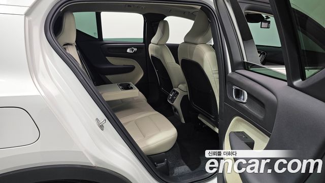 Volvo XC40 2025 — photo 18