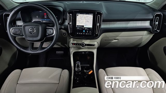 Volvo XC40 2025 — photo 20