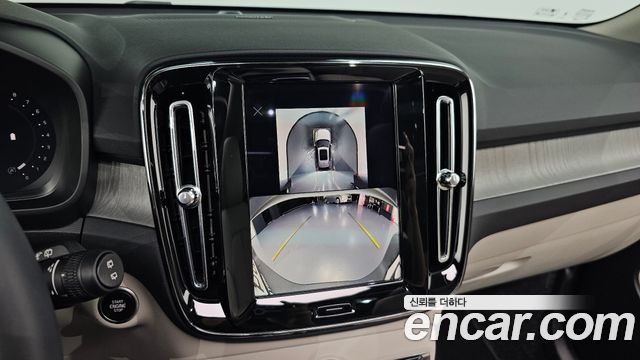 Volvo XC40 2025 — photo 21
