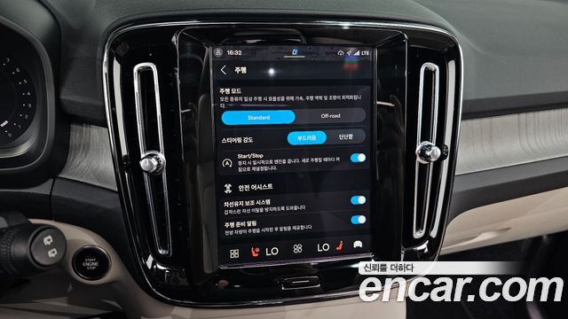 Volvo XC40 2025 — photo 22