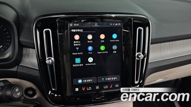 Volvo XC40 2025 — photo 23