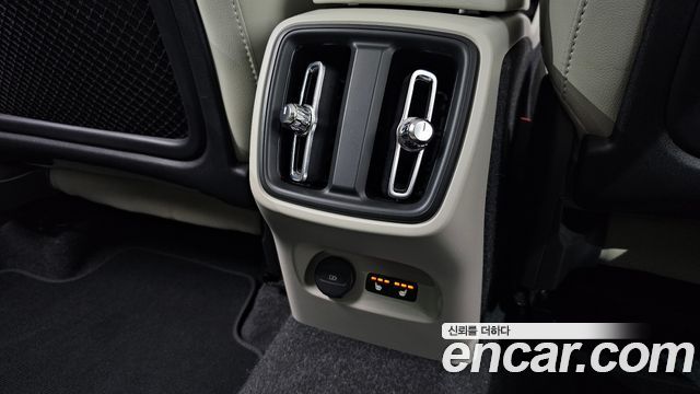 Volvo XC40 2025 — photo 24