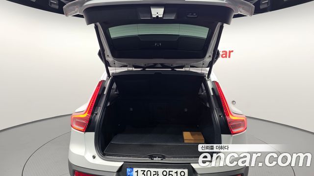 Volvo XC40 2025 — photo 26