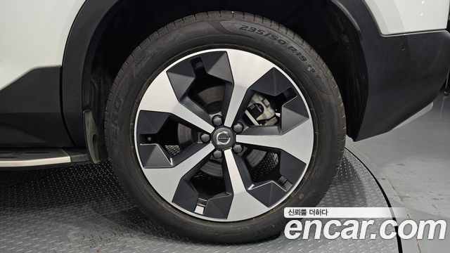 Volvo XC40 2025 — photo 7