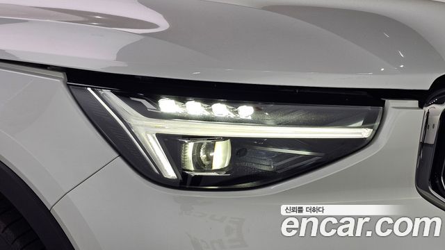 Volvo XC40 2025 — photo 8