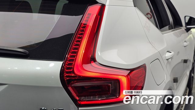 Volvo XC40 2025 — photo 9
