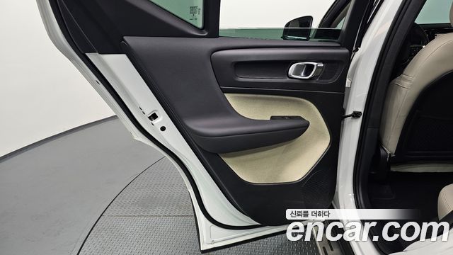 Volvo XC40 2025 — photo 15
