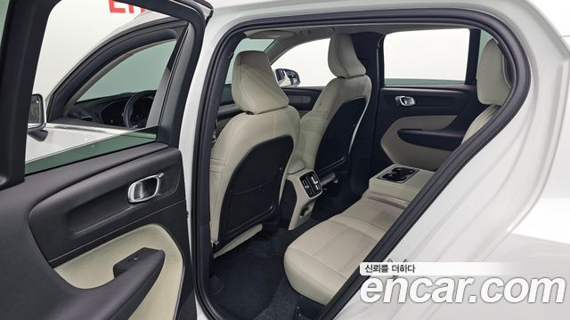 Volvo XC40 2025 — photo 16