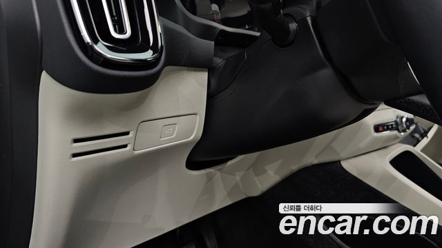 Volvo XC40 2025 — photo 27