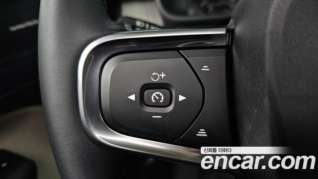 Volvo XC40 2025 — photo 29