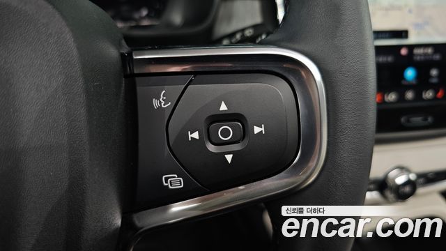 Volvo XC40 2025 — photo 31