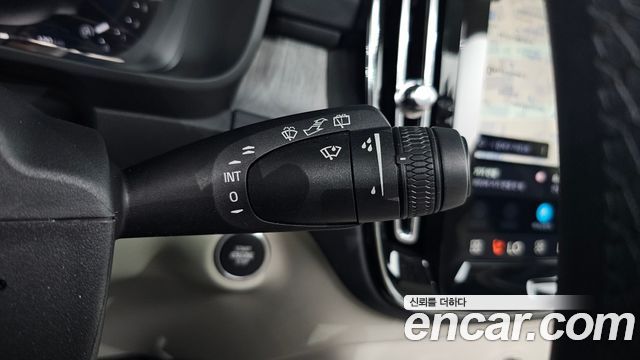 Volvo XC40 2025 — photo 32